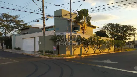 Casa com 3 Quartos à venda, 314m² no Santa Rosa, Uberlândia