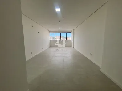 Sala Comercial para alugar, 83m² no Centro, Juiz de Fora