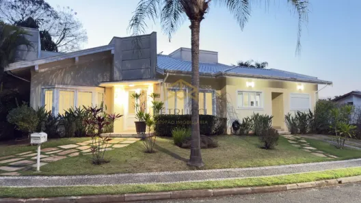 Sobrado com 4 Quartos para alugar, 303m² no Bairro das Palmeiras, Campinas