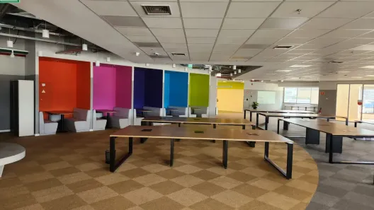 Sala Comercial para alugar, 2200m² no Tamboré, Barueri