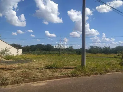 Lote/Terreno para alugar, 341m² no Jardim Botânico, Uberlândia