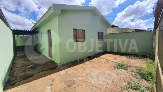 Casa com 3 Quartos para alugar, 60m² no Santa Rosa, Uberlândia
