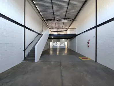 Ponto Comercial para alugar, 210m² no Loteamento Residencial Pequis, Uberlândia