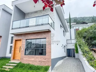 Casa com 3 Quartos à venda, 131m² no Golfe, Teresópolis