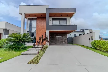 Casa de Condomínio com 4 Quartos à venda, 305m² no Santa Regina, Camboriú
