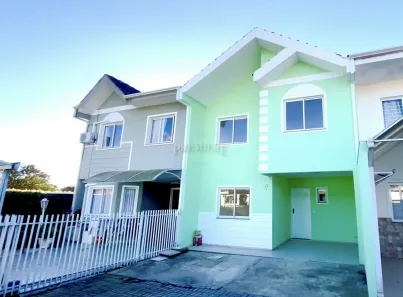 Casa de Condomínio com 3 Quartos para alugar, 90m² no Xaxim, Curitiba