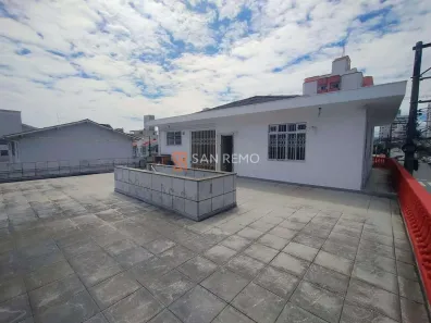 Casa com 3 Quartos para alugar, 150m² no Barreiros, São José