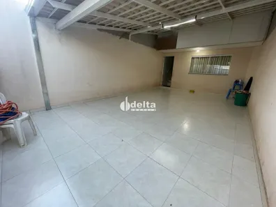 Casa com 3 Quartos à venda, 113m² no Novo Mundo, Uberlândia