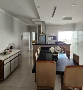 Casa com 3 Quartos à venda, 210m² no Jardim Europa, Uberlândia