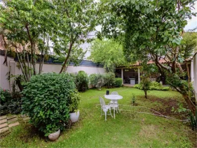 Casa com 4 Quartos para alugar, 360m² no Vila Gumercindo, São Paulo