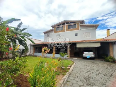 Sobrado com 4 Quartos à venda, 450m² no Loteamento Jardim Aruan, Caraguatatuba