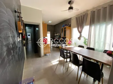 Casa com 3 Quartos à venda, 156m² no Presidente Roosevelt, Uberlândia