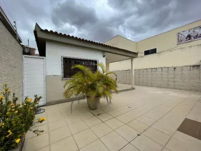 Casa com 4 Quartos à venda, 300m² no Vila Peri, Fortaleza