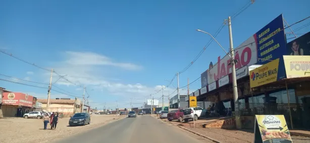 Galpão/Depósito/Armazém com 1 Quarto para alugar, 300m² no Taguatinga Norte, Brasília