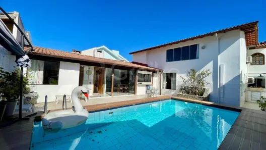 Casa com 4 Quartos à venda, 360m² no Itacorubi, Florianópolis