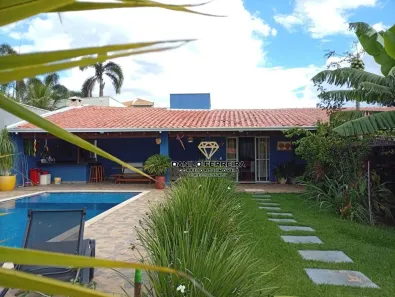 Fazenda/Sítio com 3 Quartos à venda, 200m² no Vila Leis, Itu