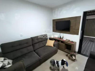 Casa com 3 Quartos para alugar, 150m² no Laranjeiras, Uberlândia