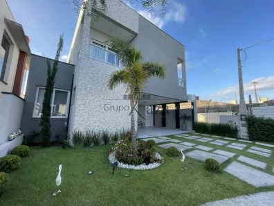 Casa de Condomínio com 5 Quartos à venda, 245m² no Jardim Jacinto, Jacareí
