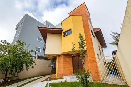 Casa com 3 Quartos à venda, 280m² no Cidade Industrial, Curitiba