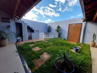 Casa com 3 Quartos à venda, 197m² no Parque das Laranjeiras, Uberaba