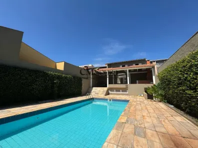 Casa com 4 Quartos para alugar, 400m² no Universitário, Londrina