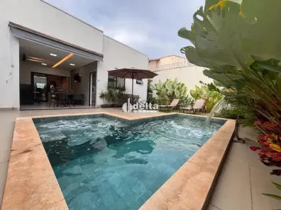 Casa com 3 Quartos à venda, 174m² no Jardim Karaíba, Uberlândia