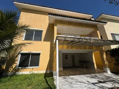 Sobrado com 4 Quartos para alugar, 315m² no Bosque do Vianna, Cotia