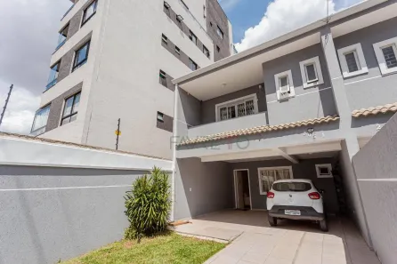 Sobrado com 3 Quartos à venda, 181m² no Novo Mundo, Curitiba