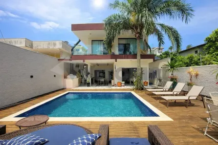Sobrado com 3 Quartos à venda, 205m² no Massaguaçu, Caraguatatuba