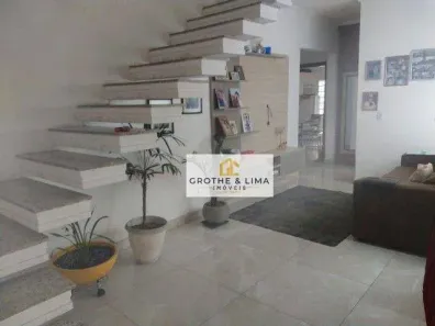 Sobrado com 5 Quartos à venda, 250m² no Parque São Benedito, Pindamonhangaba