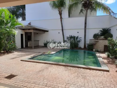 Casa com 3 Quartos para alugar, 470m² no Morada da Colina, Uberlândia