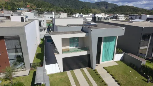 Casa com 4 Quartos para alugar, 400m² no Areias, Camboriú