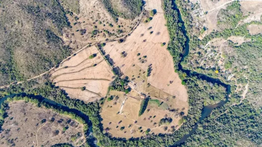 com 7 Quartos à venda, 1139800m² no Calcilândia, Goiás