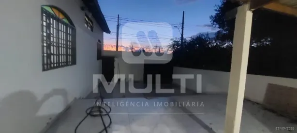 Casa com 2 Quartos para alugar, 84m² no Osvaldo Rezende, Uberlândia