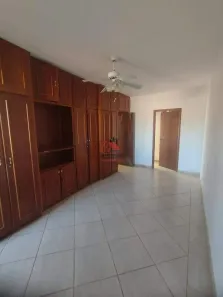 Casa com 4 Quartos para alugar, 494m² no Mercês, Uberaba