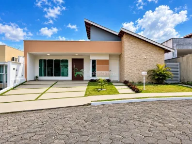 Casa com 3 Quartos para alugar, 250m² no Ponta Negra, Manaus