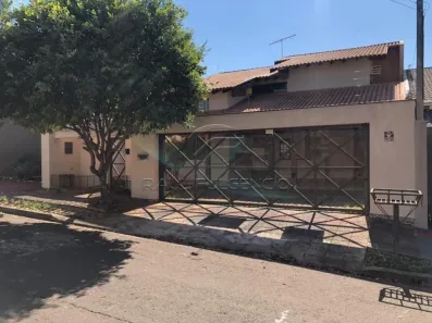 Sobrado com 4 Quartos para venda ou aluguel, 360m² no Califórnia, Londrina