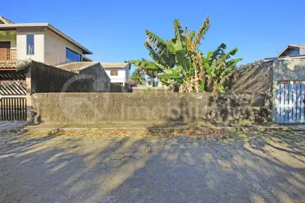 Lote/Terreno à venda, 240m² no Centro, Peruíbe