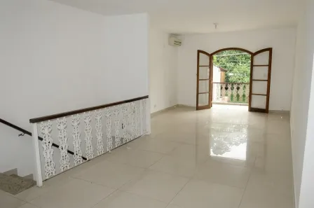 Sobrado com 3 Quartos para alugar, 250m² no Jardim Santo Elias, São Paulo