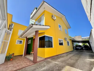 Casa com 4 Quartos à venda, 180m² no Humaitá, Tubarão