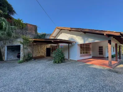 Casa com 4 Quartos para alugar, 240m² no Bom Retiro, Blumenau