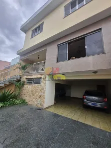 Sobrado com 4 Quartos à venda, 320m² no Vila Aquilino, Santo André