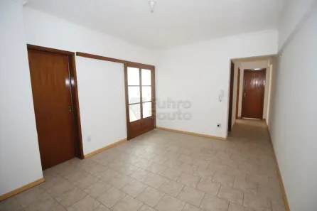 Apartamento com 2 Quartos para alugar, 45m² no Centro, Pelotas