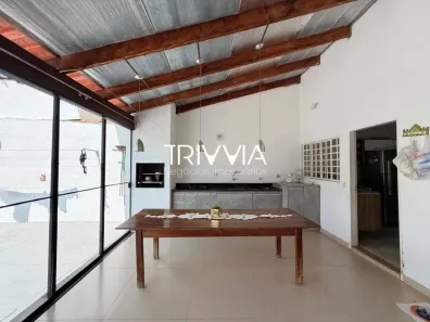 Casa com 3 Quartos para alugar, 185m² no Presidente Roosevelt, Uberlândia