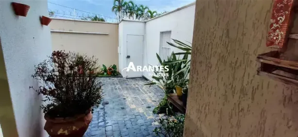 Casa com 4 Quartos à venda, 220m² no Jardim Karaíba, Uberlândia