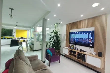 Casa com 3 Quartos para alugar, 280m² no Vila Augusta, Guarulhos
