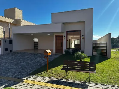 Casa de Condomínio com 3 Quartos à venda, 135m² no Jardins Barcelona, Senador Canedo