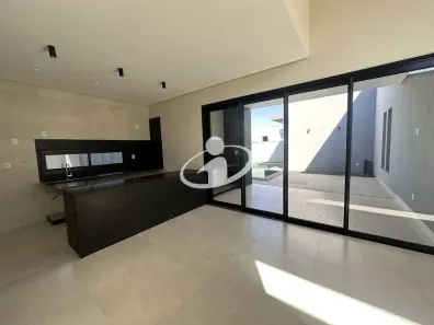 Casa de Condomínio com 3 Quartos à venda, 228m² no Laranjeiras, Uberlândia