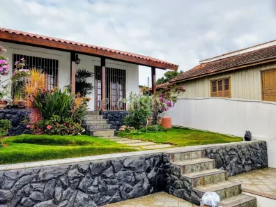 Casa com 4 Quartos à venda, 250m² no Capoeiras, Florianópolis