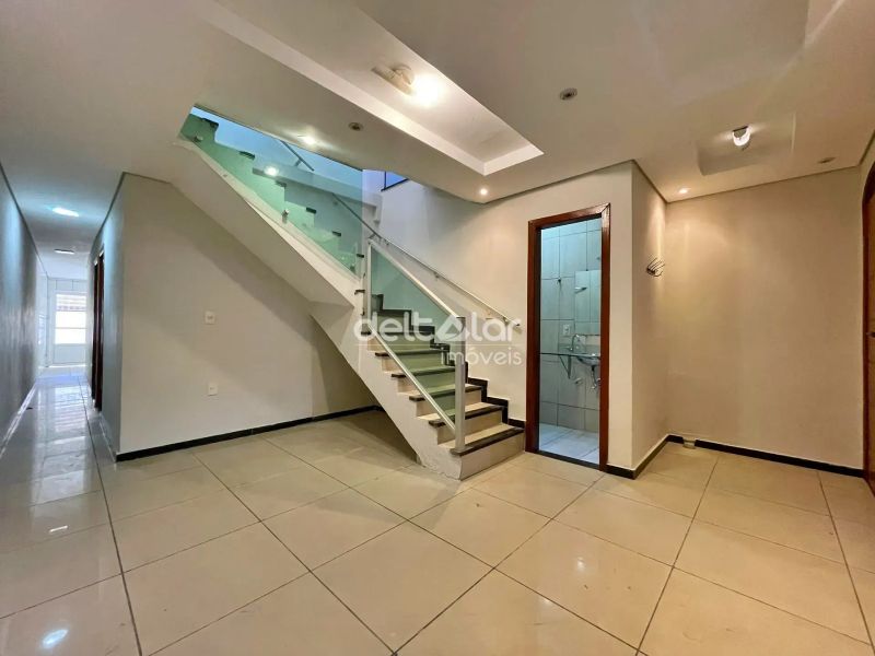 Casa com 4 quartos — Floramar, Belo Horizonte